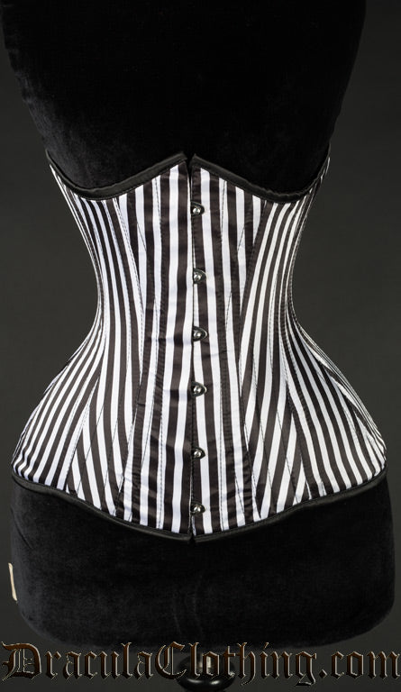 This is the Cotton CS-411 from @orchardcorset 🖤 #corset #corsettraining #gothstyle #altfashion #romanticgoth This is the Cotton CS-411 from @orchardcorset 🖤 #corset #corsettraining #gothstyle #altfashion #romanticgoth