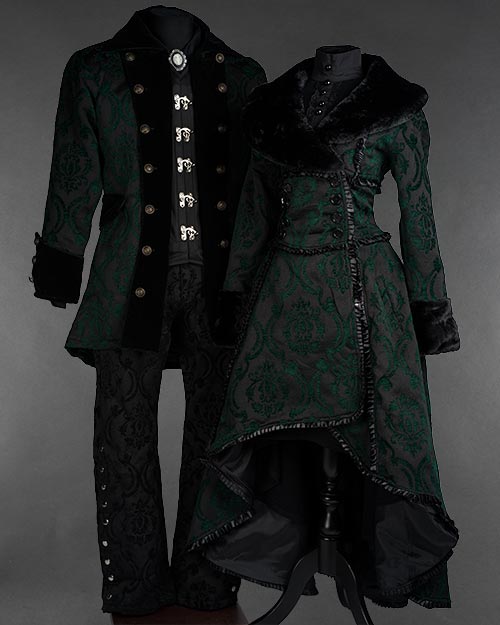 Autumn looks in black and green.