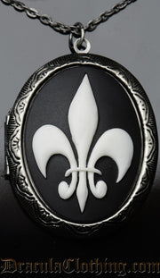 Medaillon mit Fleur de Lis