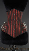 Rotes Korsett mit extremer Taille und Spikes